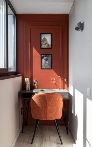 Poliüretan Balkon Dekorasyonunda Şıklığı Artıran Duvar Çıta Tasarımları: Modern ve Klasik Örneklerle Dekorasyon Fikirleri <p>

    <h1>Poliüretan Balkon Dekorasyonunda Önemli Rol Oynayan Duvar Çıta Modelleri</h1>
    
    <p>Balkonlar, evlerimizin dış mekanlarında önemli birer yaşam alanı oluşturmaktadır. Bu alanların dekorasyonu, hem estetik hem de işlevsellik açısından büyük önem taşır. Poliüretan malzemeden üretilen duvar çıtaları, balkon dekorasyonunda önemli bir rol oynamaktadır. Bu makalede, poliüretan balkon dekorasyonunda kullanılan duvar çıta modelleri hakkında detaylı bilgiler vereceğiz.</p>
    
    <h2>Poliüretan Duvar Çıtalarının Avantajları</h2>
    <p>Poliüretan duvar çıtaları, hafif olmaları, dayanıklılıkları ve çeşitli tasarım seçenekleri sunmalarıyla dikkat çeker. Suya ve neme dayanıklı olmaları, dış mekanlarda uzun ömürlü kullanım sağlar. Ayrıca, poliüretan çıtalar, farklı renk ve dokularda üretilebildiği için her türlü dekorasyon stiline uyum sağlar.</p>
    
    <h2>İç Modern ve Klasik Tasarım Modelleri</h2>
    <p>Poliüretan duvar çıtaları, hem modern hem de klasik dekorasyon stillerine uygun olarak tasarlanabilir. Modern tasarımlarda daha sade ve minimalist çizgiler tercih edilirken, klasik tasarımlarda daha detaylı ve süslü modeller öne çıkar. Bu çeşitlilik, kullanıcıların zevkine ve ihtiyaçlarına göre balkonlarını kişiselleştirmelerine olanak tanır.</p>
    
    <h2>Genel Dekorasyon Fikirleri</h2>
    <p>Balkon dekorasyonunda poliüretan duvar çıtaları kullanırken, bazı genel dekorasyon fikirleri dikkate alınabilir:</p>
    <ul>
        <li><strong>Renk Seçimi:</strong> Duvar çıtalarının rengini, balkonunuzun genel rengiyle uyumlu seçmek, estetik bir görünüm sağlar.</li>
        <li><strong>Aydınlatma:</strong> Çıtaların etrafında kullanacağınız aydınlatmalar, balkonunuzun atmosferini zenginleştirir.</li>
        <li><strong>Mobilya Seçimi:</strong> Poliüretan çıtalarla uyumlu mobilyalar seçmek, bütünlük yaratır.</li>
        <li><strong>Bitki Kullanımı:</strong> Duvar çıtaları ile birlikte bitki düzenlemeleri yapmak, doğal bir görünüm elde etmenize yardımcı olur.</li>
    </ul>
    
    <h2>Sonuç</h2>
    <p>Poliüretan duvar çıtaları, balkon dekorasyonunda hem estetik hem de işlevsel bir çözüm sunmaktadır. Modern ve klasik tasarım seçenekleri ile her türlü dekorasyon stiline uyum sağlayan bu ürünler, balkonlarınızı daha şık ve kullanışlı hale getirir. Doğru renk ve tasarım seçimleri ile balkonunuzda harika bir atmosfer yaratabilirsiniz.</p>

</p><br><hr></hr>