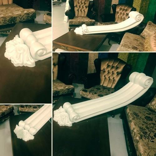 Poliüretan Dekorasyonda Payanda: Yapısal Destek ve Estetik Vurgular ile Şık Tasarım Örnekleri ve Dekorasyon Fikirleri <p>

    <h1>Poliüretan Dekorasyonda Payanda: Yapısal Destek ve Estetik Detaylar</h1>
    
    <p>Poliüretan, dekorasyon dünyasında sıkça tercih edilen bir malzeme olarak, hem yapısal destek sağlama hem de estetik detaylar ekleme konusundaki avantajları ile dikkat çekmektedir. Bu yazıda, poliüretan dekorasyonda payanda kullanımının faydalarını ve örneklerini ele alacağız.</p>
    
    <h2>Poliüretan Nedir?</h2>
    <p>Poliüretan, çeşitli endüstriyel uygulamalarda kullanılan, hafif ve dayanıklı bir malzemedir. Genellikle yalıtım, döşeme ve dekorasyon alanlarında tercih edilir. Özellikle dekoratif elemanlar olarak kullanılan poliüretan ürünler, estetik görünümleri ve işlevsellikleri ile öne çıkar.</p>
    
    <h2>Payanda Nedir?</h2>
    <p>Payanda, yapısal destek sağlayan ve genellikle duvarlarda veya tavanlarda kullanılan bir dekoratif elemandır. Poliüretan payandalar, hafif yapıları sayesinde kolayca monte edilebilir ve çeşitli tasarım stillerine uyum sağlar.</p>
    
    <h2>Poliüretan Payanda Kullanımının Avantajları</h2>
    <ul>
        <li><strong>Hafiflik:</strong> Poliüretan payandalar, ağırlık yapmadan yapısal destek sağlar.</li>
        <li><strong>Dayanıklılık:</strong> Suya ve neme karşı dirençli olmaları, uzun ömürlü kullanım imkanı sunar.</li>
        <li><strong>Estetik Çeşitlilik:</strong> Farklı tasarım ve renk seçenekleri ile her türlü dekorasyon stiline uyum sağlar.</li>
        <li><strong>Kolay Montaj:</strong> Hafif olmaları sayesinde, montaj işlemi hızlı ve pratiktir.</li>
    </ul>
    
    <h2>Poliüretan Payanda ile Dekorasyon Fikirleri</h2>
    <p>Poliüretan payandalar, çeşitli dekorasyon stillerinde kullanılabilir. İşte bazı dekorasyon fikirleri:</p>
    <ul>
        <li><strong>Klasik Tarz:</strong> Geleneksel motiflerle tasarlanmış poliüretan payandalar, klasik iç mekanlarda şıklık katabilir.</li>
        <li><strong>Modern Tarz:</strong> Minimalist tasarımlar, modern iç mekanlarda ferah bir görünüm sağlar.</li>
        <li><strong>Rustik Tarz:</strong> Ahşap görünümlü poliüretan payandalar, rustik dekorasyonlara sıcaklık ve karakter katar.</li>
        <li><strong>Sanatsal Uygulamalar:</strong> Farklı renklerde ve formlarda poliüretan payandalar, sanatsal bir dokunuş yaratabilir.</li>
    </ul>
    
    <h2>Sonuç</h2>
    <p>Poliüretan dekorasyonda payanda kullanımı, hem yapısal destek sağlamakta hem de estetik bir görünüm katmaktadır. Çeşitli tasarım ve uygulama seçenekleri ile her türlü mekanın atmosferini değiştirmek mümkündür. Poliüretan payandalar, dekorasyon projelerinizde hem işlevsel hem de şık bir çözüm sunar.</p>

</p><br><hr></hr>