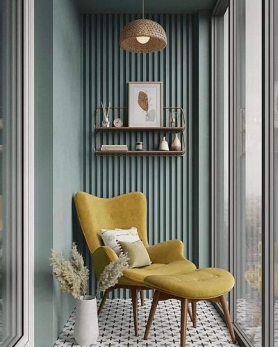 Poliüretan Kutu Çıta Uygulamaları: Modern ve Klasik Tavan Dekorasyonu için Derinlik ve Hacim Fikirleri <p>

    <h1>Poliüretan Duvarda Kutu Çıta: Tavanlara Derinlik ve Hacim Veren Bir Model</h1>
    <p>Modern ve klasik dekorasyon stillerinin birleşimi olan poliüretan kutu çıtalar, mekanlara estetik bir derinlik ve hacim kazandırmak için ideal bir seçenektir. Bu tasarımlar, hem görsel olarak etkileyici bir atmosfer yaratır hem de mekanın genel mimarisine uyum sağlar.</p>

    <h2>Poliüretan Kutu Çıtaların Avantajları</h2>
    <ul>
        <li><strong>Hafiflik:</strong> Poliüretan malzeme, geleneksel ahşap çıtalara göre çok daha hafiftir, bu da montaj sürecini kolaylaştırır.</li>
        <li><strong>Dayanıklılık:</strong> Poliüretan, nem ve sıcaklık değişimlerine karşı dirençlidir, bu sayede uzun ömürlü bir kullanım sunar.</li>
        <li><strong>Estetik Çeşitlilik:</strong> Farklı tasarım ve desen seçenekleri ile her türlü dekorasyon stiline uyum sağlar.</li>
        <li><strong>Kolay Uygulama:</strong> Uygulama sırasında herhangi bir özel ekipmana ihtiyaç duyulmaz, bu da işleri pratik hale getirir.</li>
    </ul>

    <h2>Kutu Çıta Kullanım Alanları</h2>
    <p>Poliüretan kutu çıtalar, farklı mekanlarda çeşitli şekillerde kullanılabilir. İşte bazı örnekler:</p>
    <ul>
        <li><strong>Oturma Odaları:</strong> Tavanlarda derinlik hissi yaratarak daha sıcak bir atmosfer oluşturur.</li>
        <li><strong>Yatak Odaları:</strong> Rahat bir uyku ortamı için şık bir görünüm sağlar.</li>
        <li><strong>Ofisler:</strong> Profesyonel bir görünüm sunarak çalışma alanlarını daha estetik hale getirir.</li>
        <li><strong>Restoranlar ve Kafeler:</strong> Müşterilere hoş bir deneyim sunmak için mekanın genel havasını zenginleştirir.</li>
    </ul>

    <h2>Modern Klasik Dekorasyon ile Uyum</h2>
    <p>Poliüretan kutu çıtalar, modern klasik dekorasyon stilleri ile mükemmel bir uyum sağlar. Bu tarz, zarif detaylar ve şık dokunuşlarla doludur. Kutu çıtalar, klasik mimari unsurları modern bir yaklaşımla birleştirerek, mekanlarınıza sofistike bir hava katar.</p>

    <h2>Tasarım Fikirleri ve Örnekler</h2>
    <p>Poliüretan kutu çıtalar ile ilgili birkaç tasarım fikri:</p>
    <ul>
        <li><strong>Kontrast Renkler:</strong> Kutu çıtaları, duvar renginin zıt bir tonu ile boyayarak dikkat çekici bir görünüm elde edebilirsiniz.</li>
        <li><strong>Aydınlatma Entegrasyonu:</strong> Kutu çıtaların içine yerleştirilen aydınlatmalar ile mekana sıcak bir ambiyans katabilirsiniz.</li>
        <li><strong>Desenli Uygulamalar:</strong> Farklı desenlerdeki kutu çıtalar, mekanın karakterini belirginleştirir.</li>
    </ul>

    <h2>Sonuç</h2>
    <p>Poliüretan duvarda kutu çıta kullanımı, mekanlarınıza hem derinlik hem de hacim kazandırmanın yanı sıra, estetik bir görünüm de sunar. Modern klasik dekorasyon ile mükemmel bir uyum sağlayarak, yaşam alanlarınızı daha şık ve davetkar hale getirir. Farklı tasarım ve uygulama seçenekleri ile bu dekorasyon unsuru, her türlü iç mekan için ideal bir tercih olacaktır.</p>

</p><br><hr></hr>