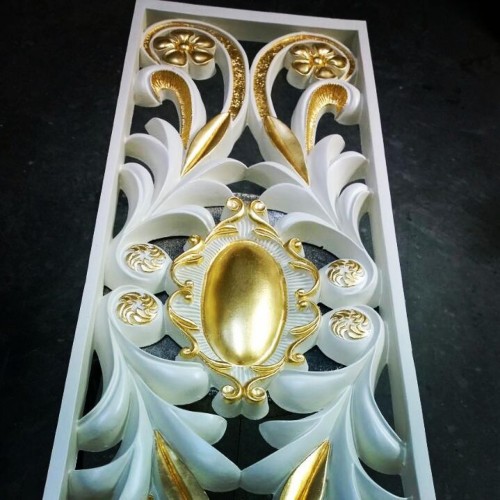 Poliüretan Boyanabilir Dekupe Panel ile Klasik Villa Dekorasyon Modelleri ve Tasarım Fikirleri <p>
<h1>Poliüretan Poliüretan Boyanabilir Dekupe Panel</h1>

<p>Poliüretan, modern dekorasyon dünyasında sıkça tercih edilen bir malzemedir. Özellikle boyanabilir özellikteki poliüretan dekupe paneller, iç mekan tasarımlarında estetik ve fonksiyonellik sunar. Bu paneller, klasik villa dekorasyon modellerine uyum sağlayarak, mekanların ambiyansını zenginleştirir.</p>

<h2>Poliüretan Boyanabilir Dekupe Panellerin Avantajları</h2>
<ul>
    <li><strong>Hafiflik:</strong> Poliüretan paneller, hafif yapısıyla kolayca taşınabilir ve montajı oldukça pratiktir.</li>
    <li><strong>Dayanıklılık:</strong> Uzun ömürlü olan poliüretan, nem ve sıcaklık değişimlerine karşı direnç gösterir.</li>
    <li><strong>Estetik Görünüm:</strong> Farklı desen ve modellerde üretilen bu paneller, dekorasyona zarif bir dokunuş katar.</li>
    <li><strong>Boyanabilir Olması:</strong> Kendi zevkinize göre renklendirebileceğiniz poliüretan paneller, kişisel tarzınızı yansıtma imkanı sunar.</li>
</ul>

<h2>Klasik Villa Dekorasyon Modelleri</h2>
<p>Klasik villa dekorasyonunda, zarif detaylar ve şıklık ön plandadır. Poliüretan boyanabilir dekupe paneller, bu tarzın en önemli unsurlarından biridir. Duvarlarda, tavanlarda veya iç mekan ayrımlarında kullanılabilen bu paneller, mekanlara derinlik ve karakter kazandırır.</p>

<h3>Tasarım ve Örnekleri</h3>
<p>Poliüretan panellerle yapılan klasik villa dekorasyon örnekleri, geniş bir yelpazeye sahiptir. Örneğin, klasik bir oturma odasında, tavan süslemeleri ve duvar aplikleri ile zenginleştirilmiş bir görünüm elde edilebilir. Ayrıca, kapı ve pencere çerçevelerinde de bu paneller kullanılarak mekanın bütünlüğü sağlanabilir.</p>

<h2>Dekorasyon Fikirleri</h2>
<p>Poliüretan boyanabilir dekupe panellerle evinizi dönüştürmek için birkaç dekorasyon fikri:</p>
<ul>
    <li>Duvarlarınızı farklı renklerde boyayarak, panel detaylarını ön plana çıkarabilirsiniz.</li>
    <li>Tavanlarınızda kullanacağınız panellerle, mekanın yüksekliğini vurgulayabilirsiniz.</li>
    <li>Aydınlatma elemanları ile birlikte kullanarak, panellerin etkisini artırabilirsiniz.</li>
</ul>

<p>Sonuç olarak, poliüretan boyanabilir dekupe paneller, klasik villa dekorasyonunda şıklığı ve estetiği bir araya getirir. Kendi tarzınızı yansıtarak, mekanlarınıza sıcak bir hava katabilirsiniz.</p>
</p><br><hr></hr>