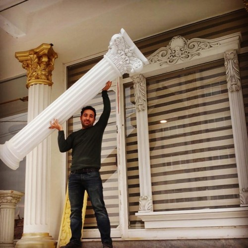 Poliüretan Sütun Başlıkları: Farklı Yükseklik ve Genişlikte Klasik Dekorasyon Modelleri ve Tasarım Fikirleri <p>
<h1>Poliüretan Poliüretan Sütun Başlık Modelleri ve Özellikleri</h1>
<p>Poliüretan sütun başlıkları, iç ve dış mekan dekorasyonunda sıklıkla tercih edilen şık ve dayanıklı unsurlardır. Farklı yükseklik ve genişlik seçenekleriyle, her türlü mimari tarza uyum sağlarlar. Bu yazıda, poliüretan sütun başlıklarının modelleri, özellikleri ve dekorasyon fikirleri hakkında detaylı bilgi vereceğiz.</p>
<h2>Poliüretan Sütun Başlık Modelleri</h2>
<p>Poliüretan sütun başlıkları, estetik görünümleri ve işlevsellikleri ile dikkat çeker. Farklı tasarım seçenekleri, klasik ve modern mimari tarzlarla uyumlu hale getirilmiştir. İşte bazı popüler poliüretan sütun başlık modelleri:</p>
<ul>
<li><strong>Klasik Sütun Başlıkları:</strong> Geleneksel mimarinin izlerini taşıyan bu modeller, zengin detaylarıyla dikkat çeker. Genellikle süslü yapılarıyla öne çıkarlar.</li>
<li><strong>Modern Sütun Başlıkları:</strong> Minimalist tasarımlarıyla dikkat çeken modern sütun başlıkları, sade ve şık bir görünüm sunar. Genellikle düz hatlarla tasarlanmışlardır.</li>
<li><strong>Antik Sütun Başlıkları:</strong> Tarihi mimariden ilham alınarak tasarlanmış bu başlıklar, nostaljik bir hava katmak isteyenler için idealdir.</li>
</ul>
<h2>Özellikleri</h2>
<p>Poliüretan sütun başlıklarının birçok avantajı bulunmaktadır:</p>
<ul>
<li><strong>Dayanıklılık:</strong> Poliüretan malzeme, suya ve neme dayanıklıdır, bu da dış mekan kullanımı için uygundur.</li>
<li><strong>Hafiflik:</strong> Poliüretan sütun başlıkları, ağır malzemelere göre çok daha hafif olduğu için montajı kolaydır.</li>
<li><strong>Kolay Uygulama:</strong> İstenilen alana kolayca monte edilebilir ve dekorasyon projelerinde esneklik sağlar.</li>
<li><strong>Farklı Ölçüler:</strong> Poliüretan sütun başlıkları, yükseklik ve genişlik açısından farklı ölçülerde üretilebilir, bu da kullanıcıya geniş bir seçenek sunar.</li>
</ul>
<h2>Dekorasyon Fikirleri</h2>
<p>Poliüretan sütun başlıkları, dekorasyon projelerinde birçok farklı şekilde kullanılabilir:</p>
<ul>
<li><strong>Giriş Alanları:</strong> Ev veya iş yerinin giriş kısmında kullanılabilecek şık başlıklar, ilk izlenimi güçlendirir.</li>
<li><strong>Oturma Alanları:</strong> Salon veya oturma odasında sütun başlıkları, dekoratif unsurlar olarak kullanılabilir.</li>
<li><strong>Bahçe ve Dış Mekan:</strong> Dış mekanlarda, bahçe veya teras dekorasyonunda estetik bir görünüm sağlar.</li>
</ul>
<p>Sonuç olarak, poliüretan sütun başlıkları, hem estetik hem de fonksiyonel özellikleriyle dekorasyon projelerinde önemli bir yer tutar. Farklı modelleri ve ölçüleri ile her tarza uygun seçenekler sunar. Bu nedenle, hem iç hem de dış mekanlarda tercih edilebilecek ideal bir dekoratif unsurdur.</p>
</p><br><hr></hr>