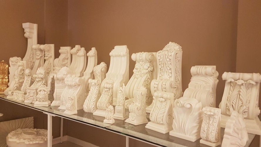 Poliüretan Payandalar ile Mekanların Estetik Değeri Artıyor: Dekorasyon Fikirleri ve Tasarım Modelleri <p>

    <h1>Poliüretan Payandaların Canlılık Katmasıyla Mekanlar Çekici Hale Geliyor</h1>
    <p>Günümüzde dekorasyon, mekanların atmosferini ve estetik değerini artırmak için önemli bir rol oynamaktadır. Poliüretan payandalar, bu bağlamda mekanlara canlılık ve çekicilik katmanın etkili bir yolu olarak öne çıkmaktadır. Bu yazıda, poliüretan payandaların dekorasyondaki yeri, avantajları ve örnekleri üzerinde durulacaktır.</p>
    
    <h2>Poliüretan Payanda Nedir?</h2>
    <p>Poliüretan payandalar, hafif ve dayanıklı bir malzeme olan poliüretan kullanılarak üretilen dekoratif elemanlardır. Genellikle tavan, duvar ve diğer yüzeylerde estetik bir görünüm sağlamak amacıyla kullanılır. Farklı tasarım ve şekillerde mevcut olan poliüretan payandalar, mekanın genel atmosferine uyum sağlayacak şekilde özelleştirilebilir.</p>
    
    <h2>Mekanlara Canlılık Katma</h2>
    <p>Poliüretan payandalar, mekanlara görsel derinlik ve dinamizm katma kapasitesine sahiptir. Farklı renk, doku ve desen seçenekleri ile mekanların kişiliğini yansıtan unsurlar olarak kullanılabilirler. Özellikle klasik ve dış mekan dekorasyonlarında tercih edilen bu payandalar, mekanın estetik değerini artırarak daha çekici hale gelmesini sağlar.</p>
    
    <h2>Avantajları</h2>
    <ul>
        <li><strong>Hafiflik:</strong> Poliüretan malzeme hafif olduğu için, montajı kolaydır ve yapıya fazla yük bindirmez.</li>
        <li><strong>Dayanıklılık:</strong> Suya, neme ve UV ışınlarına karşı dirençli olan poliüretan payandalar, uzun ömürlü bir dekorasyon seçeneği sunar.</li>
        <li><strong>Çeşitlilik:</strong> Farklı tasarım ve renk seçenekleri ile her tarza uygun poliüretan payanda bulmak mümkündür.</li>
        <li><strong>Kolay Uygulama:</strong> Montaj işlemi genellikle basit ve hızlı bir şekilde gerçekleştirilebilir.</li>
    </ul>
    
    <h2>Uygulama Örnekleri</h2>
    <p>Poliüretan payandaların kullanıldığı bazı dekorasyon örnekleri şunlardır:</p>
    <ul>
        <li><strong>Klasik Tavan Süslemeleri:</strong> Tavanlarda kullanılan poliüretan payandalar, mekana zarif bir görünüm kazandırır.</li>
        <li><strong>Dış Mekan Dekorasyonu:</strong> Bahçe veya teraslarda, poliüretan payandalar ile şık ve modern bir atmosfer yaratmak mümkündür.</li>
        <li><strong>Duvar Dekorasyonları:</strong> Duvarlarda kullanılan poliüretan payandalar, mekanın karakterini güçlendirir.</li>
    </ul>
    
    <h2>Sonuç</h2>
    <p>Poliüretan payandalar, mekanların estetik değerini artırmak ve canlılık katmak için etkili bir dekorasyon seçeneğidir. Farklı tasarım ve uygulama seçenekleri ile her türlü mekan için uygun bir çözüm sunar. Hem iç mekan hem de dış mekan dekorasyonunda kullanılarak, mekanları daha çekici hale getirmek mümkündür.</p>

</p><br><hr></hr>