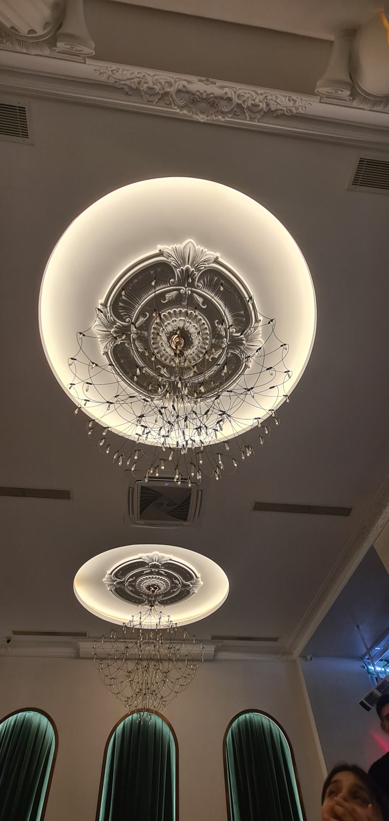 <p>

    <article>
        <h1>Poliüretan Klasik Salon Dekorasyonu: Şık Tavan Göbek Modelleri ve İç Mekan Tasarım Fikirleri</h1>
        <p>Salon deko