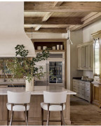 Poliüretan Rustik Tavan Kütükleri ve Fitatları ile İç Mekan Klasik Koridor Dekorasyon Fikirleri ve Tasarım Örnekleri 

    Poliüretan Kütükler ile Rustik Tavan Dekorasyonu
    Poliüretan, hafif ve dayanıklı bir malzeme olması nedeniyle iç mekan