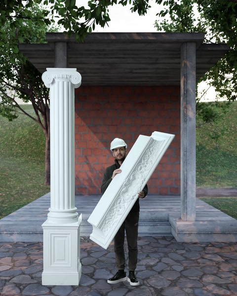 İşçi oymalı taç parçasını sütun yanında taşıyor