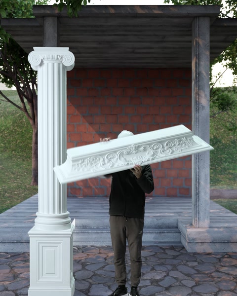 Dekoratif taç parçası başın üzerinde kaldırılarak taşınıyor