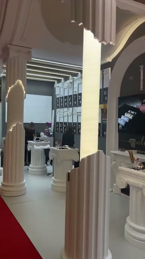 Polure Poliüretan Antik Sütun ve Sövelerle Estetik Fuar Standı Tasarımı