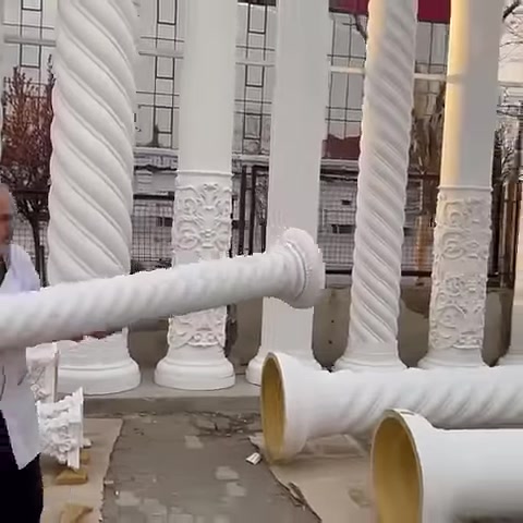Yatay konumdaki burmalı sütun gövdesinin biçimi yakından gösteriliyor