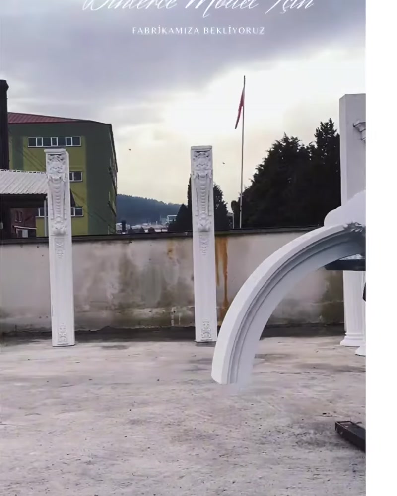Poliüretan kemer parçası ve dekoratif sütunlar uygulama alanında görülüyor