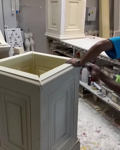 Kaidenin iç boşluğu ve kalın kenar yapısı yakından görülüyor