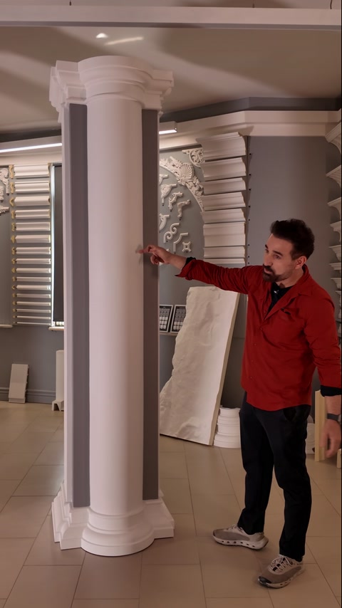 Standart pilastr gövdesi tamamlanmış sütun kombinasyonunun yanında görülüyor