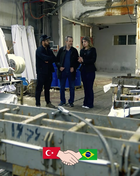 Üretim kalıpları ve çalışma istasyonları müşterilere gösteriliyor