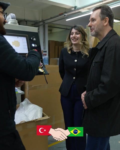 Dijital üretim ekranı müşteri heyetine uygulamalı olarak tanıtılıyor
