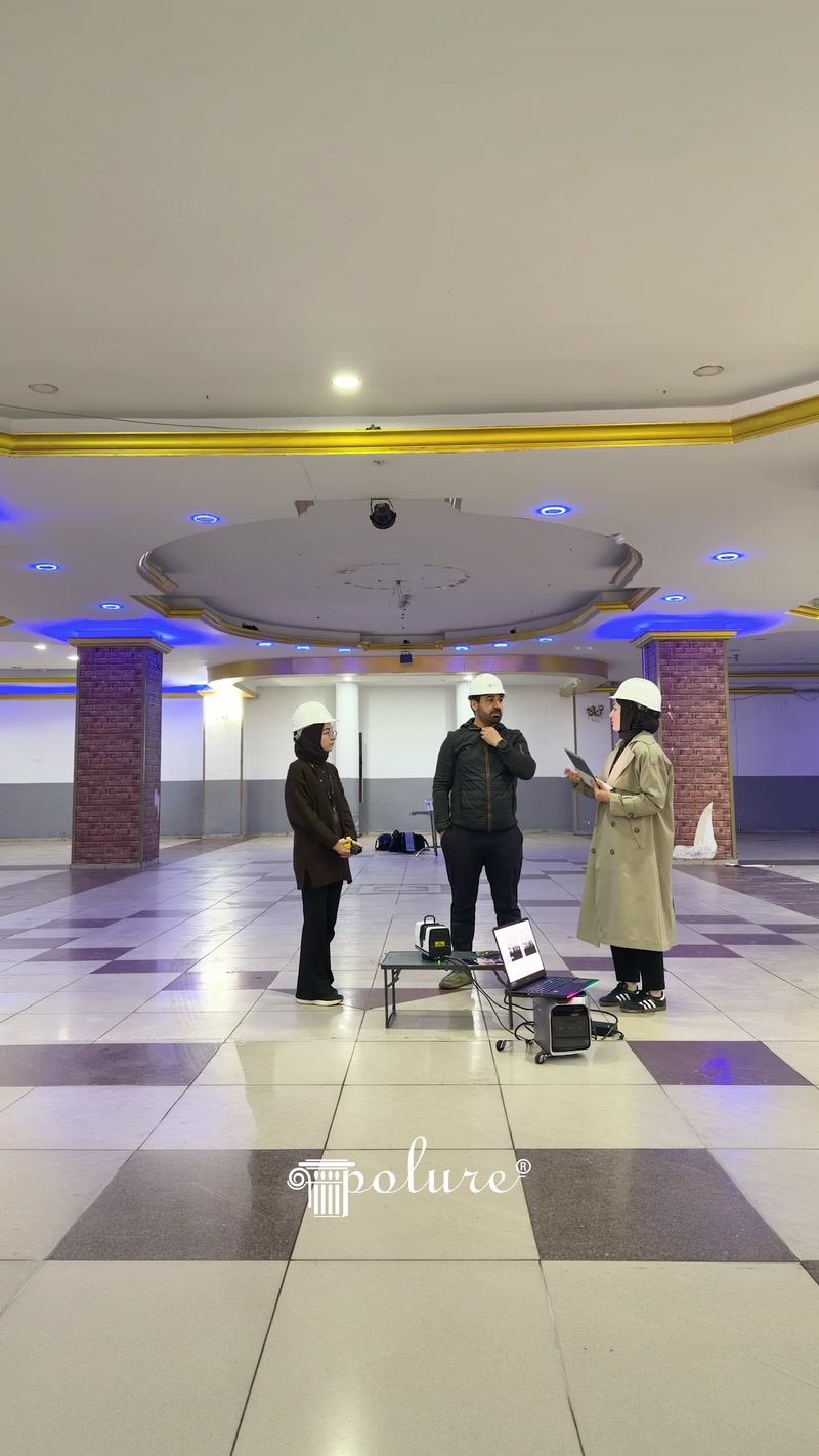 Ekip mevcut salonda tarama ve rölöve çalışması gerçekleştiriyor
