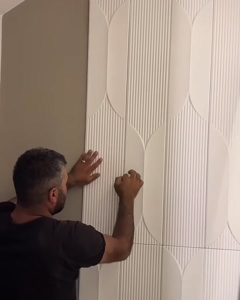 İkinci panel, desen devamlılığı korunarak ilk parçaya hizalanıyor