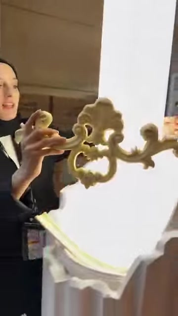 Kıvrımlı motifin uzantısı çekilerek esneklik özelliği gösteriliyor
