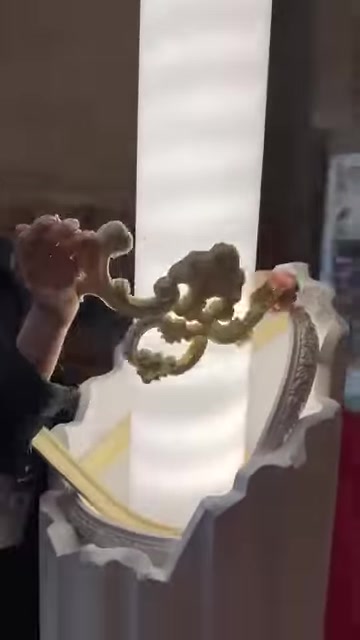 Esnek motif iki yana açılarak dairesel uygulamalara uygunluğu anlatılıyor