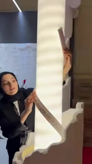 Flex çıta geniş bir yüzey çevresinde kavisli biçimde tutuluyor