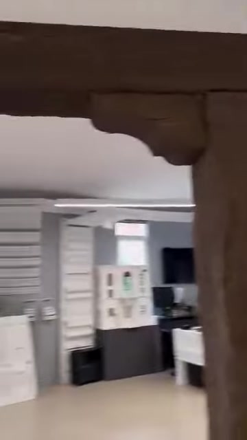 Üst kiriş ile dikmenin birleşimindeki oyma görünümlü detay