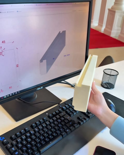 Ekrandaki 3D model ile fiziksel numune yan yana
