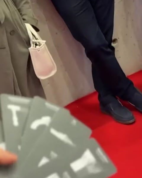 Klasik Sütunlu Fuar Tasarımı ile Zarif Mekânlar — 0:34