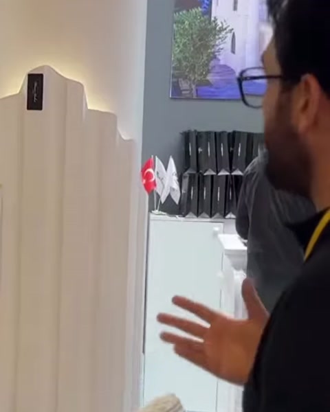 Klasik Sütunlu Fuar Tasarımı ile Zarif Mekânlar — 0:41