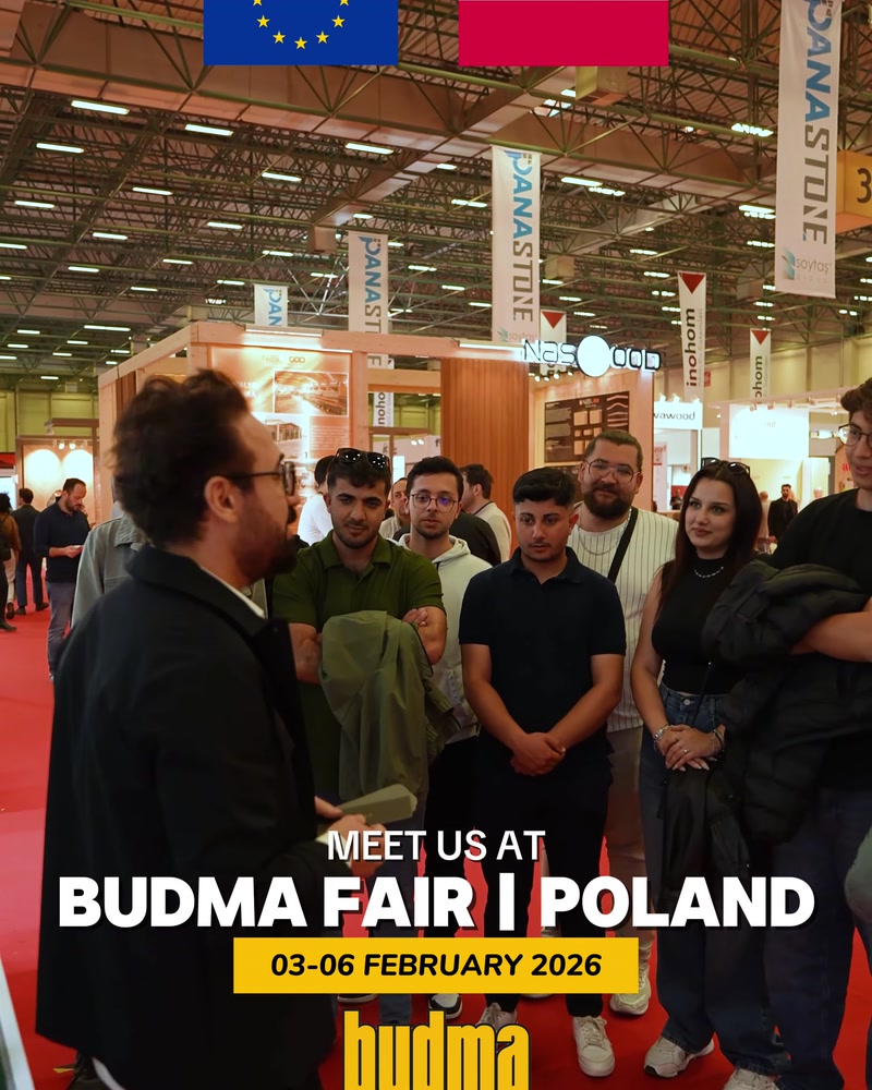 Budma Fuarı alanında stand çevresinde toplanan ziyaretçiler görülüyor