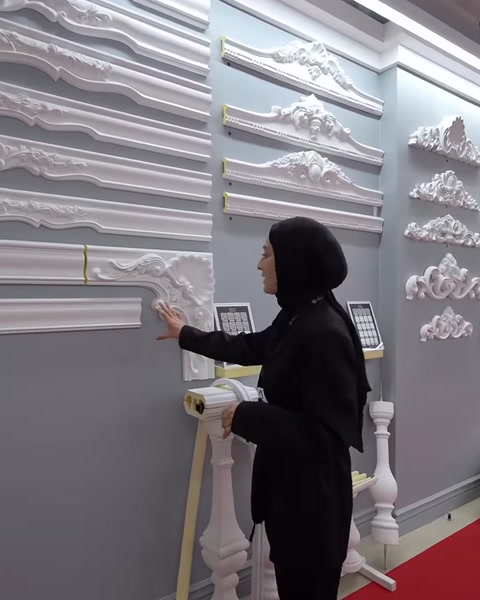Sunucu yatay profillerle birlikte kullanılan köşe süslemesini gösteriyor