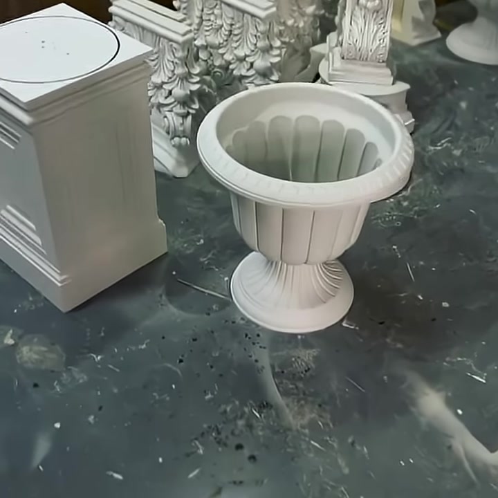 Poliüretan Üzeri Plastik Saksı, Dekoratif Dış ve İç Mekan Saksılarının İmalatı Fabrikadan Halka — 0:01