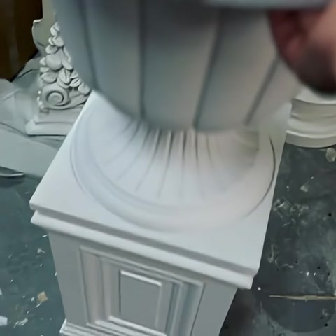 Poliüretan Üzeri Plastik Saksı, Dekoratif Dış ve İç Mekan Saksılarının İmalatı Fabrikadan Halka — 0:10