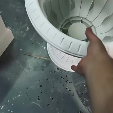Oluklu saksının iç haznesi ve geniş ağız detayı