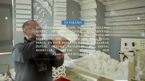 Tarama cihazı bezemeli sütun başlığına yakın konumda tutuluyor