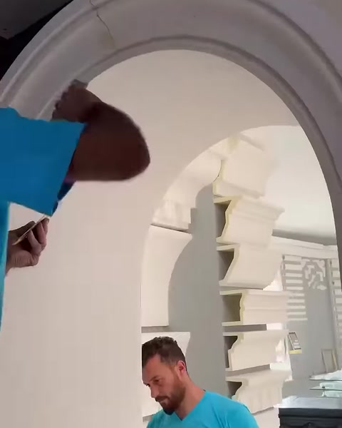 Usta kemerin iç kavisindeki yüzeyi uygulama sonrası düzeltiyor