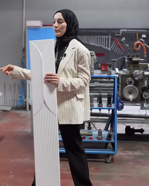 Uzun dekoratif panelin profili ve desen geçişleri tanıtılıyor