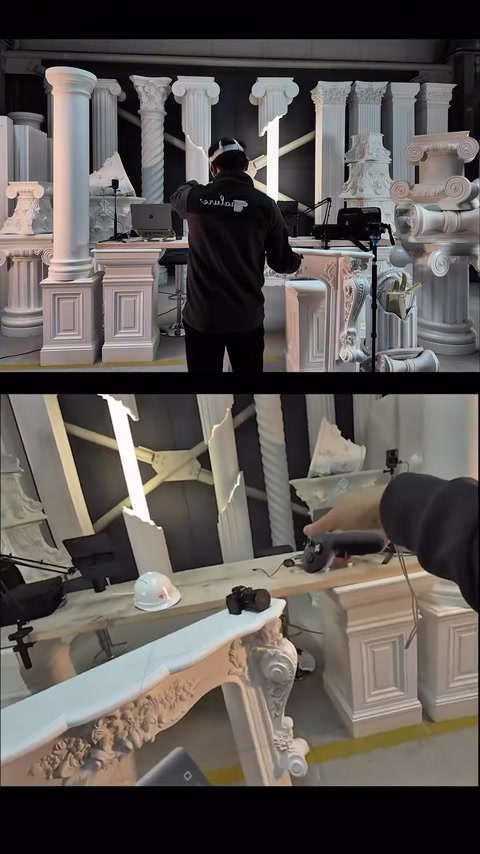 VR kumandasıyla dekoratif şömine önündeki nesne seçimi yapılıyor.