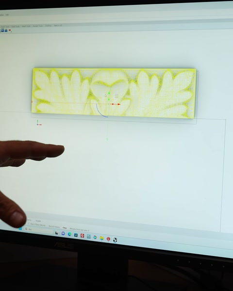 Ekranda dikdörtgen rölyef deseni CNC yazılımında düzenleniyor