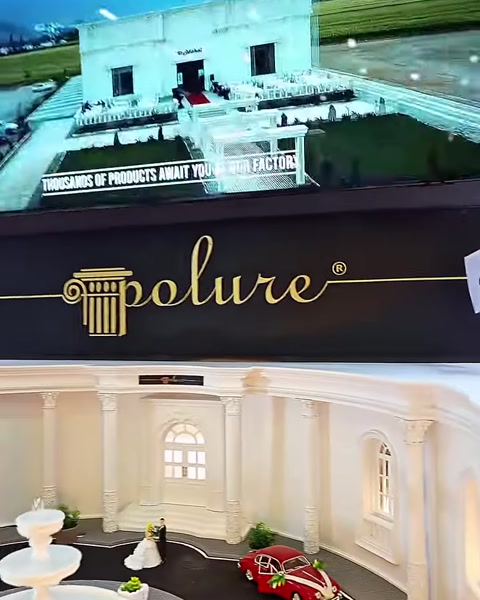 Üretim tesisi görüntüsü ile sütunlu yapı maketi birlikte sergileniyor