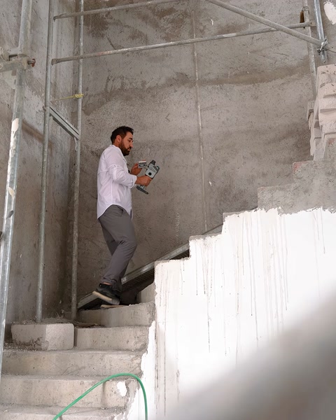 Merdiven bölümünde duvar taramasıyla dijital veri toplanıyor