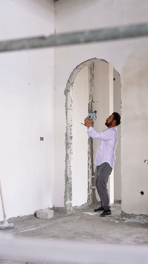 İç mekandaki kemerli kapı açıklığı tarama sürecine dahil ediliyor