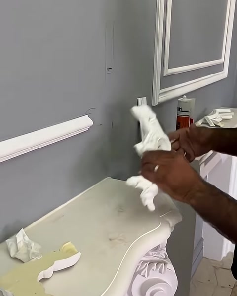 Yeni dekoratif parça yatay çıta birleşimine göre çevriliyor.
