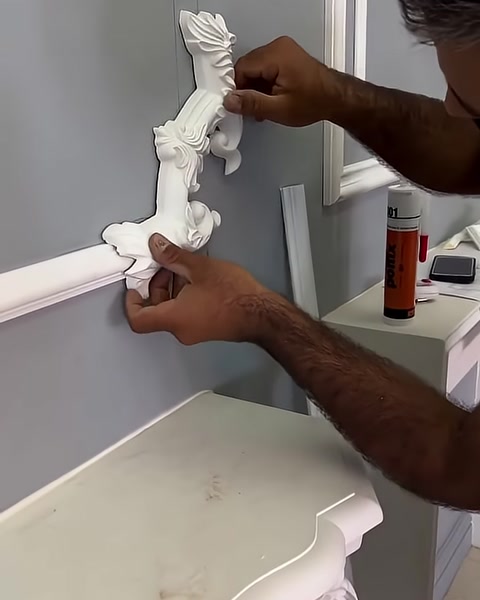 Alternatif motifin alt ucu yatay çıta profiline yerleştiriliyor.