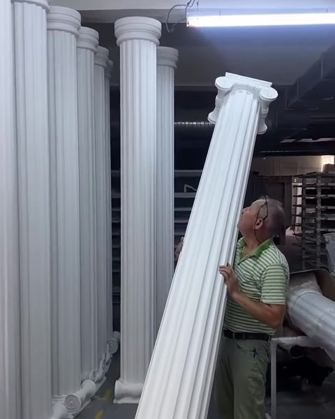 Sütun dik konuma getirilirken üst başlık detayı belirginleşiyor