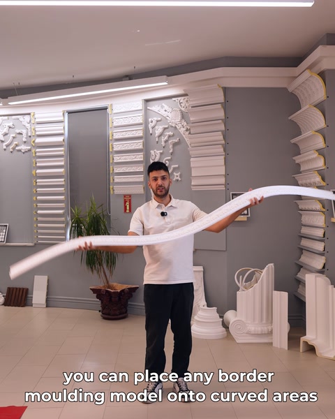 Bordür profili kavisli bir yüzeye uydurularak elde şekillendiriliyor.