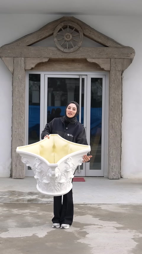 İki parçalı sütun başlığının iç yüzeyi ve birleşim biçimi gösteriliyor