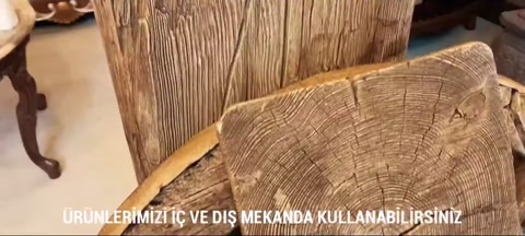 Kütük kesitinde doğal ahşap doku ve yıllık halkalar detayı