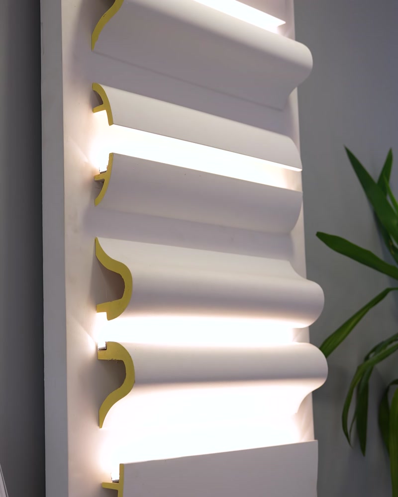 Gizli LED aydınlatmalı kartonpiyer söve profili sergileniyor