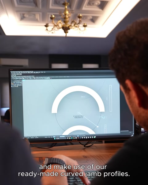 Bilgisayar ekranında kemer profili için dijital tasarım çalışılıyor.