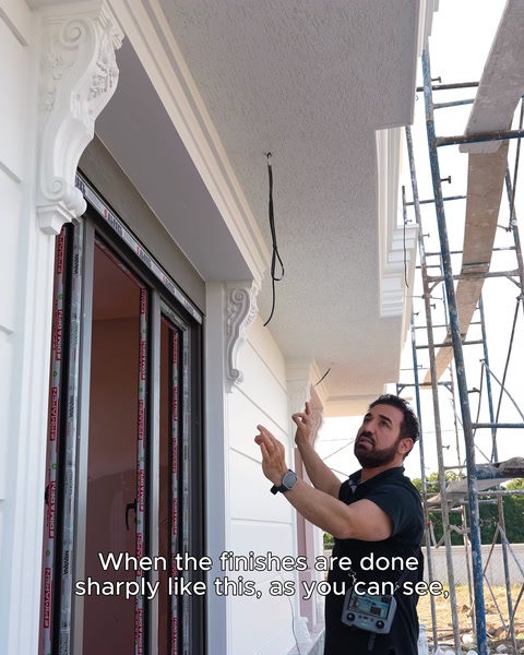 Kapı çerçevesi sövelerinde ince işçilikle finiş detayları