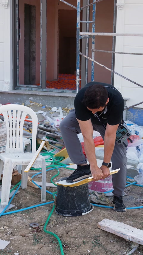 Poliüretan profil parçasına çekiçle yapılan kırılma denemesi