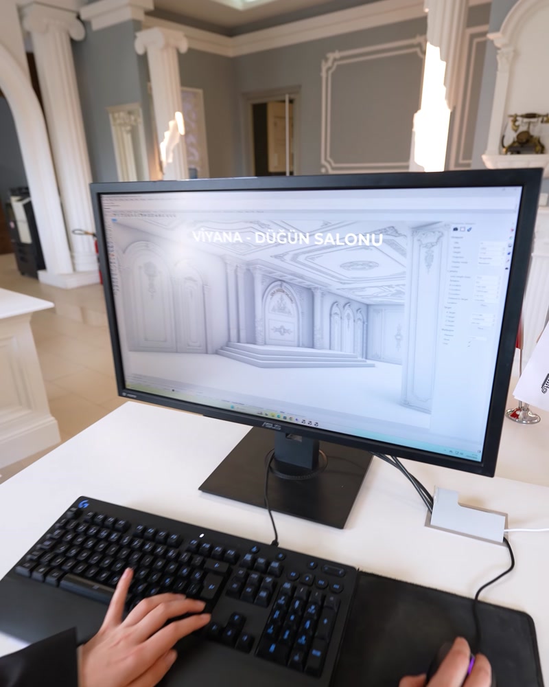 Viyana düğün salonu projesinin 3D çizimi bilgisayar ekranında inceleniyor